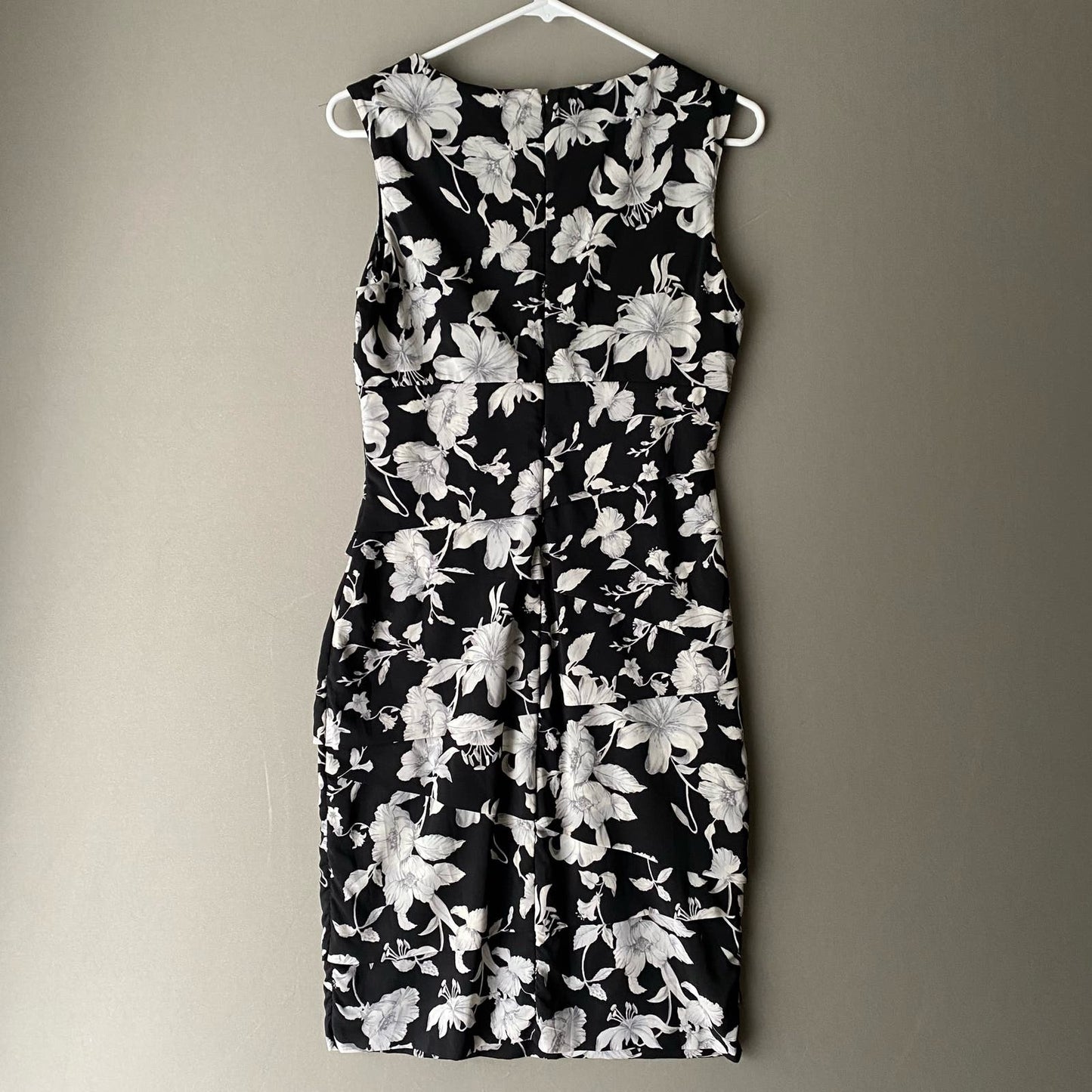WHBM instantly slimming sz 6 floral sweetheart spring floral sheath dress