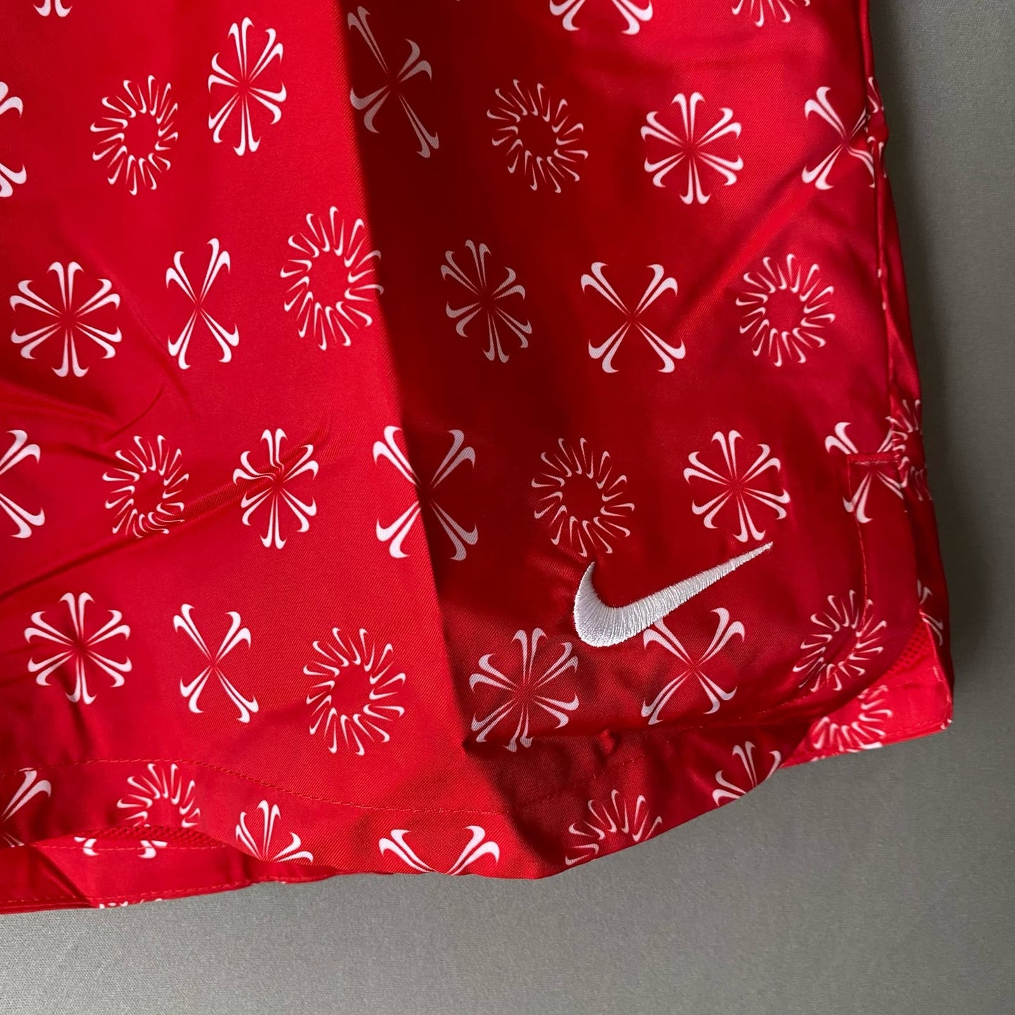 Nike sz L standard fit above knee red athletic short NWT