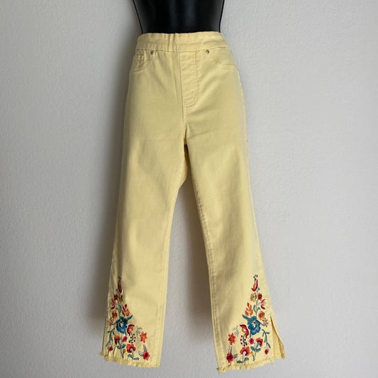Tribal sz 8 audrey 70s mid rise straight capri  floral cut of jean pants