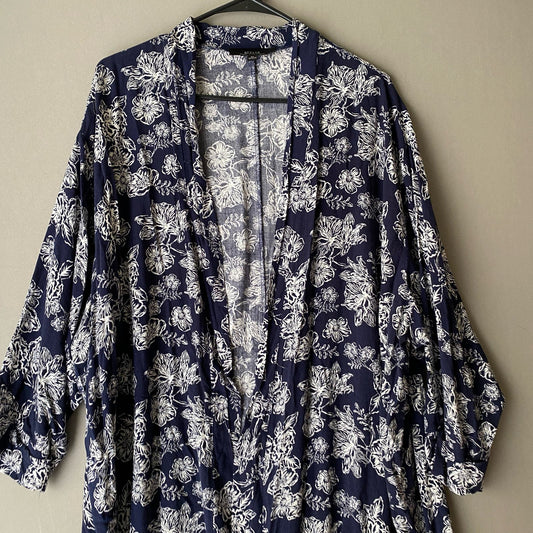 Active sz M blue floral open kimono