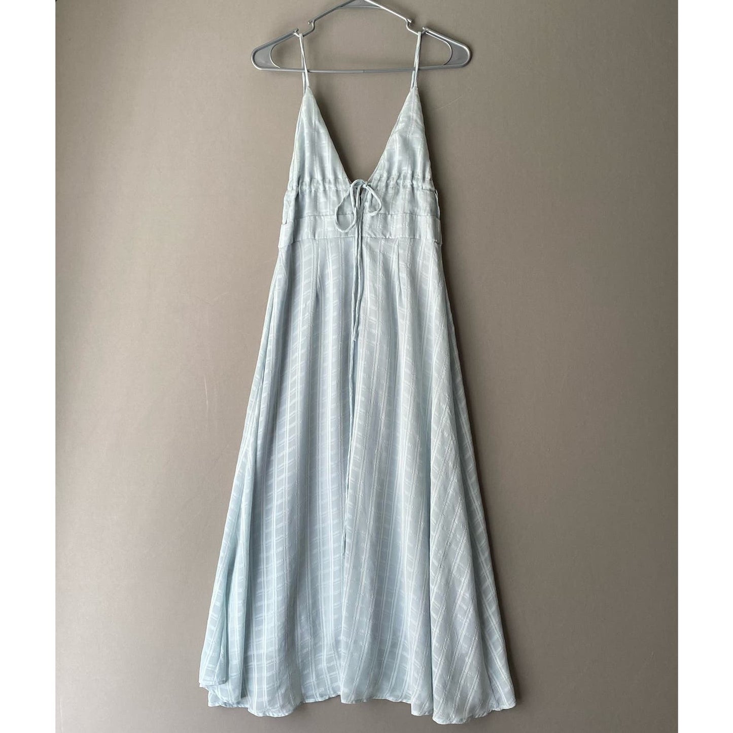 Lulu's sz S baby blue spaghetti strapped plunge summer midi dress