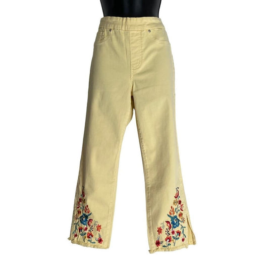 Tribal sz 8 audrey 70s mid rise straight capri  floral cut of jean pants