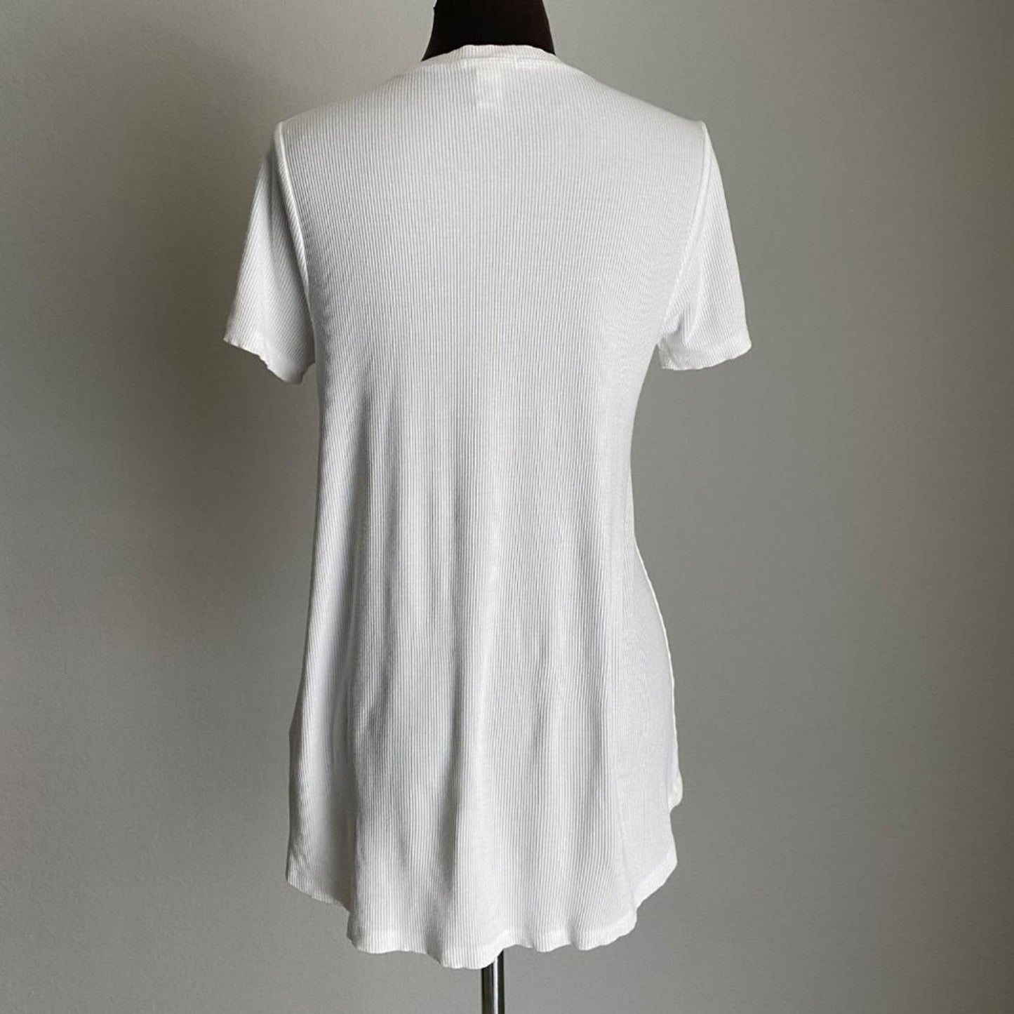 Forever 21 sz S short sleeve white high low top
