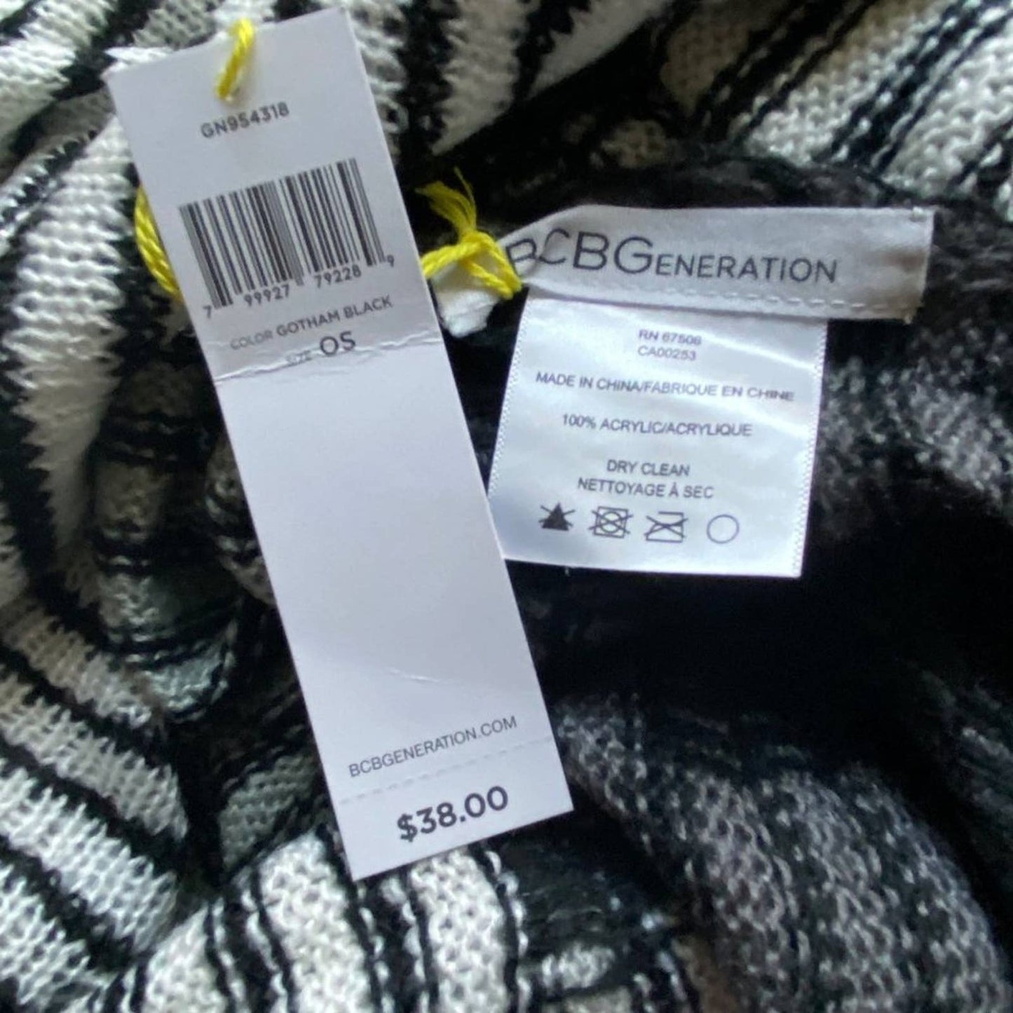 BCBGeneration sz One size geo print knit scarf NWT