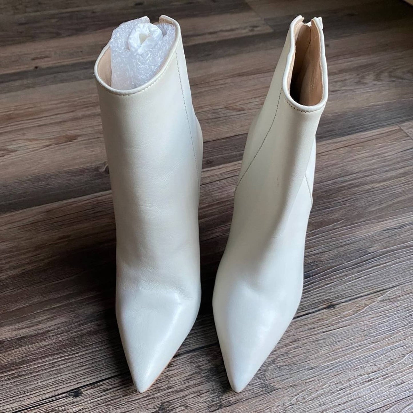 Steve Madden sz 6M Womens Via Leather Pointed Toe Ankle Boots Ivory
