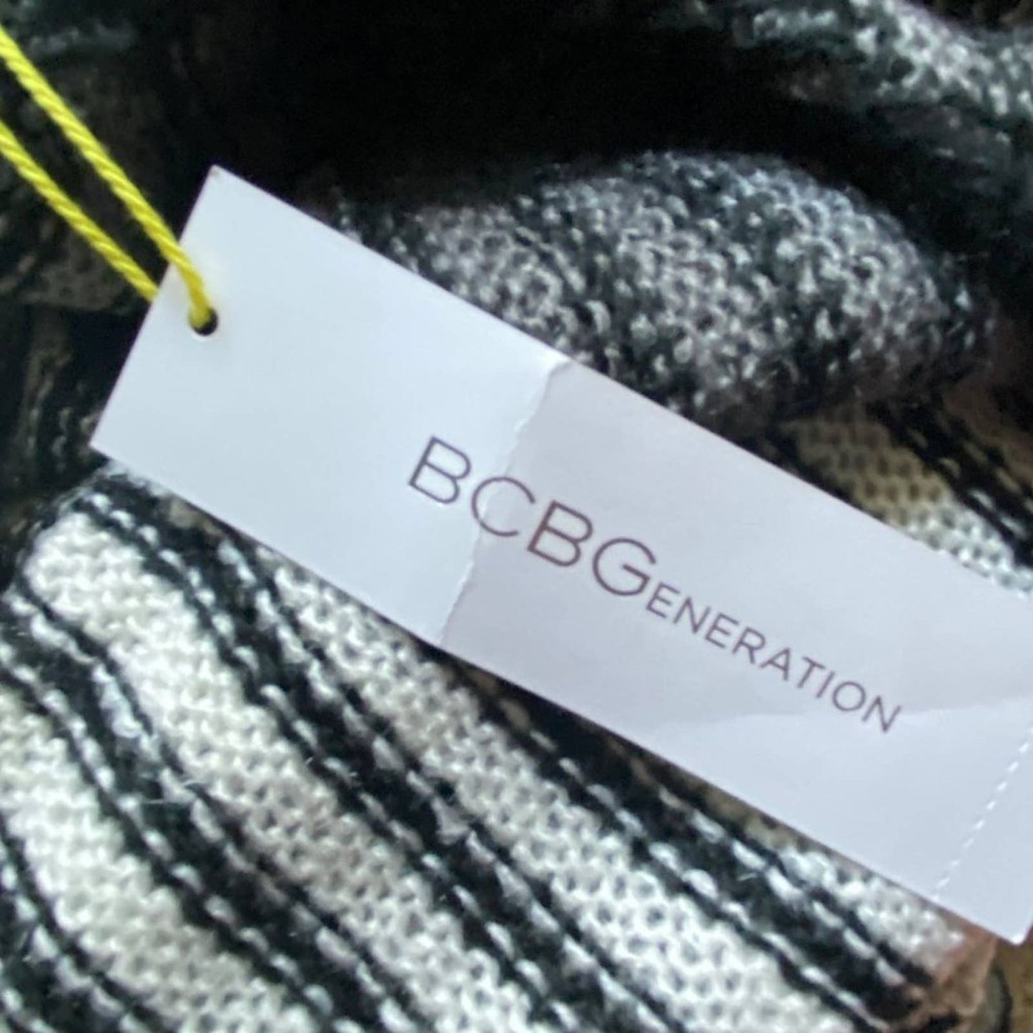 BCBGeneration sz One size geo print knit scarf NWT