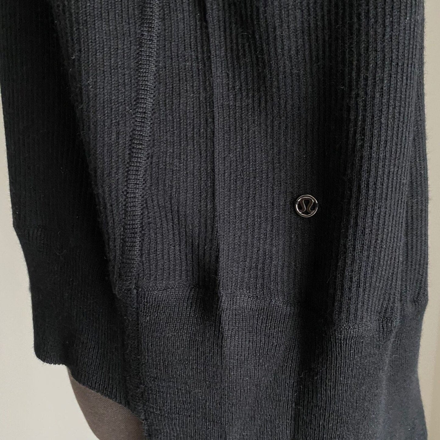 Lululemon sz 4 Long sleeve Pure balance sweater NWT