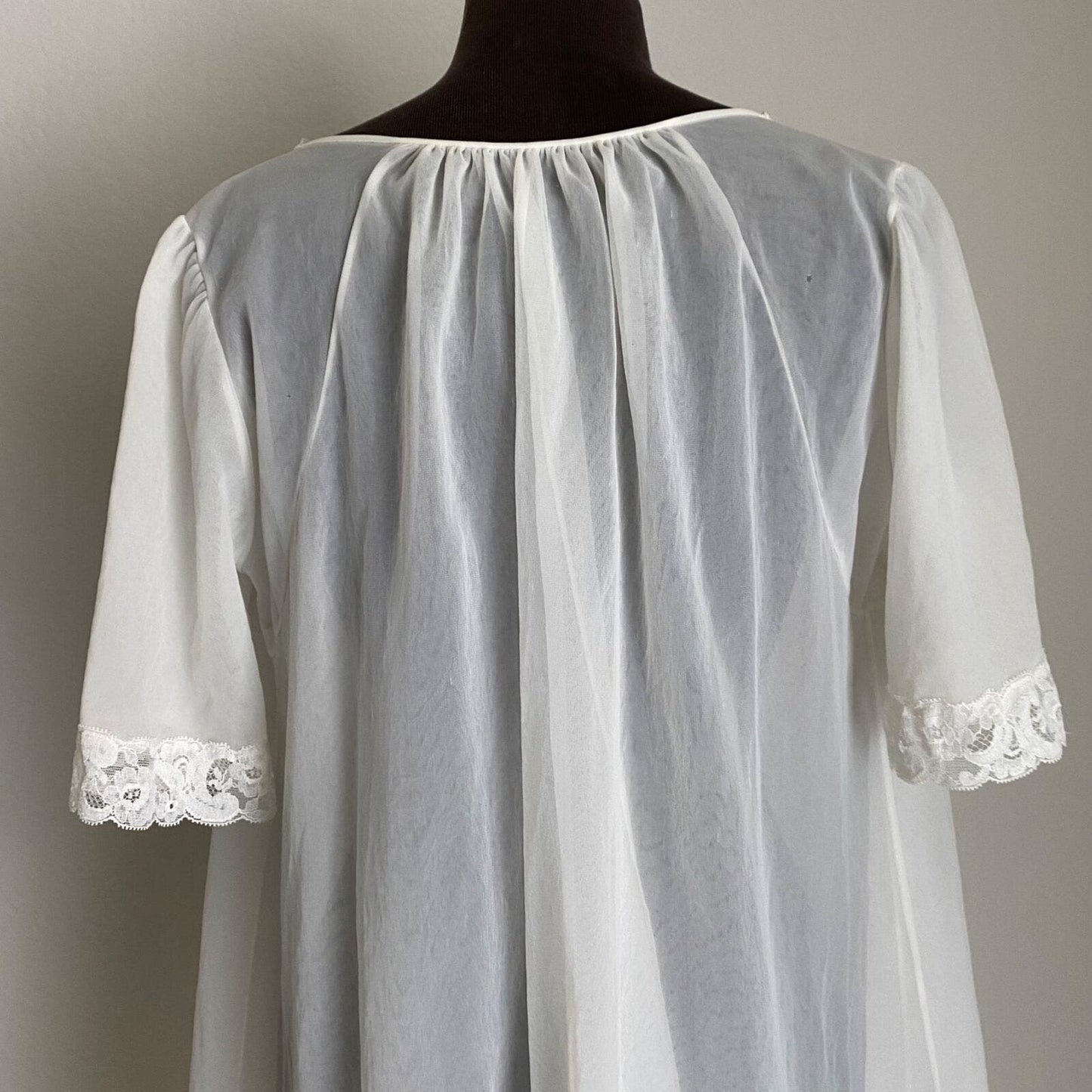 Shadowline sz M **Vintage** sheer 60s 50s short sleeve robe