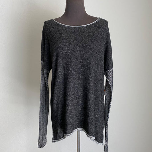 Two by Vince Camuto sz S long sleeve scoop neck sweater