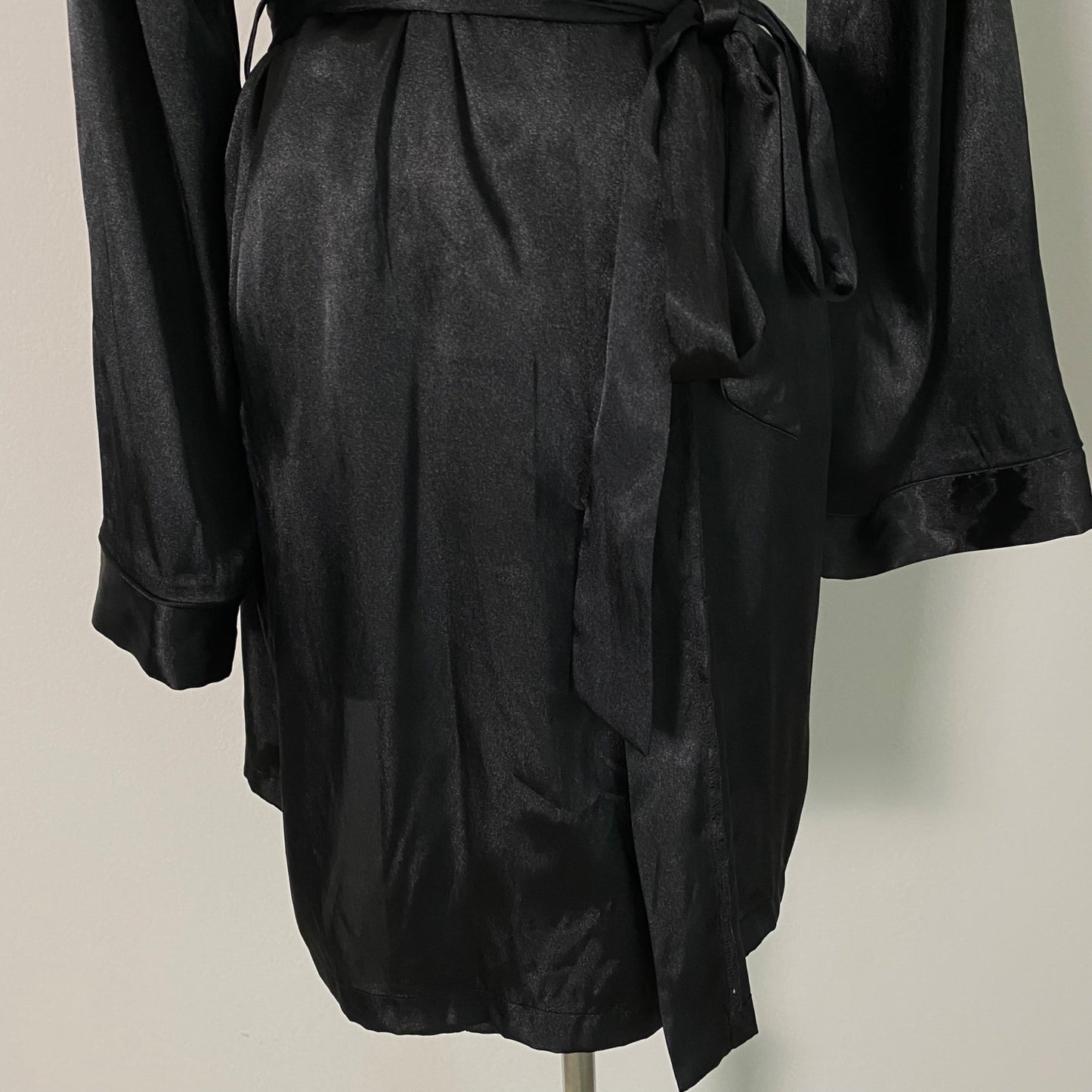 Gilligan & Omalley sz S/M black silky belted self tie robe