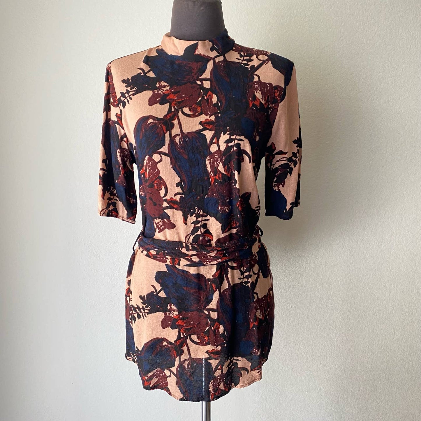 Y.A.S. sz S short sleeve belted blouse