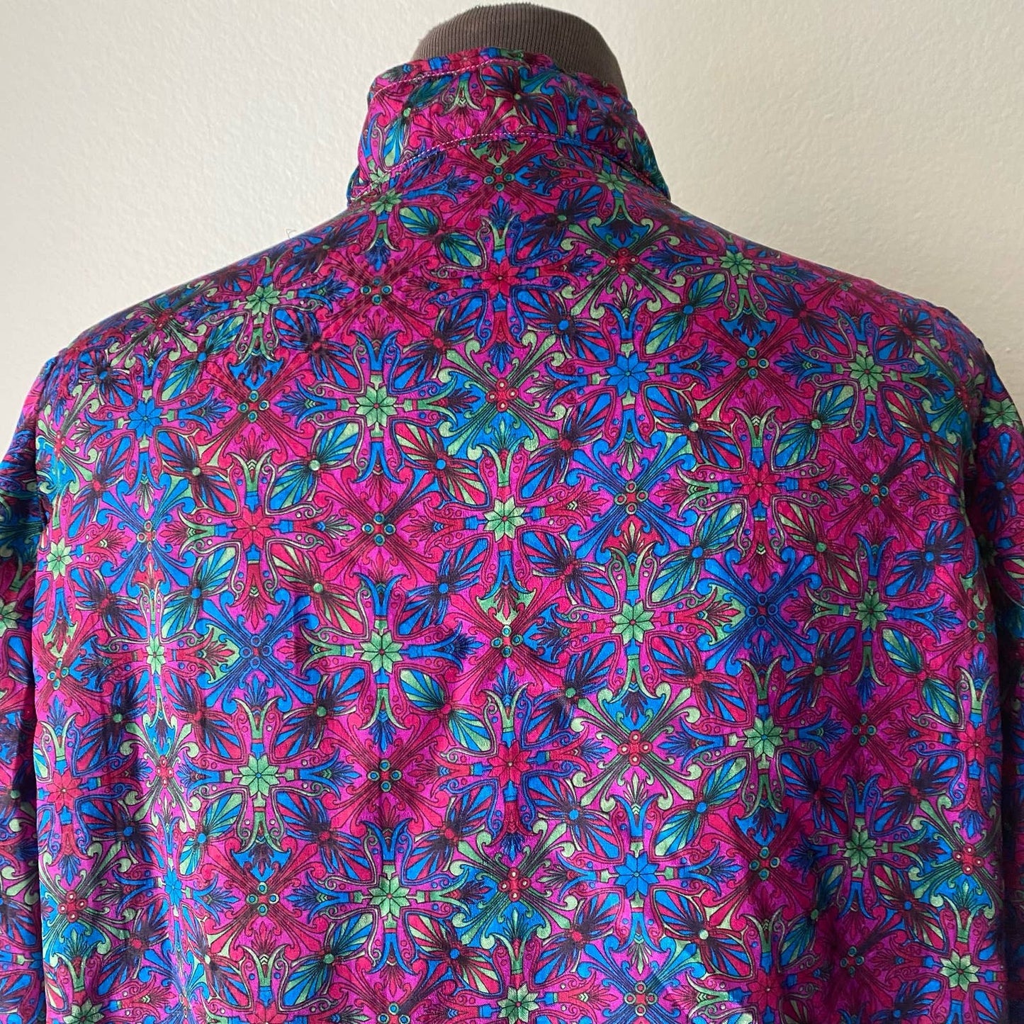 Vintage sz M floral 70s collared v-neck blouse