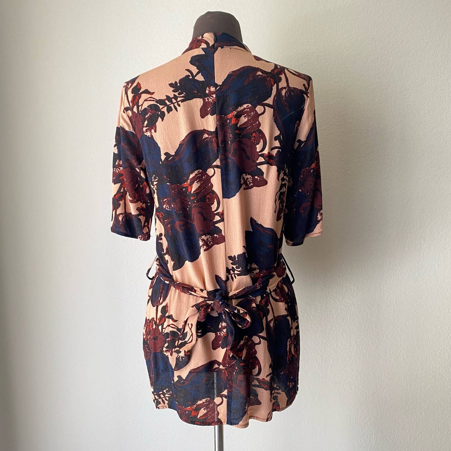 Y.A.S. sz S short sleeve belted blouse