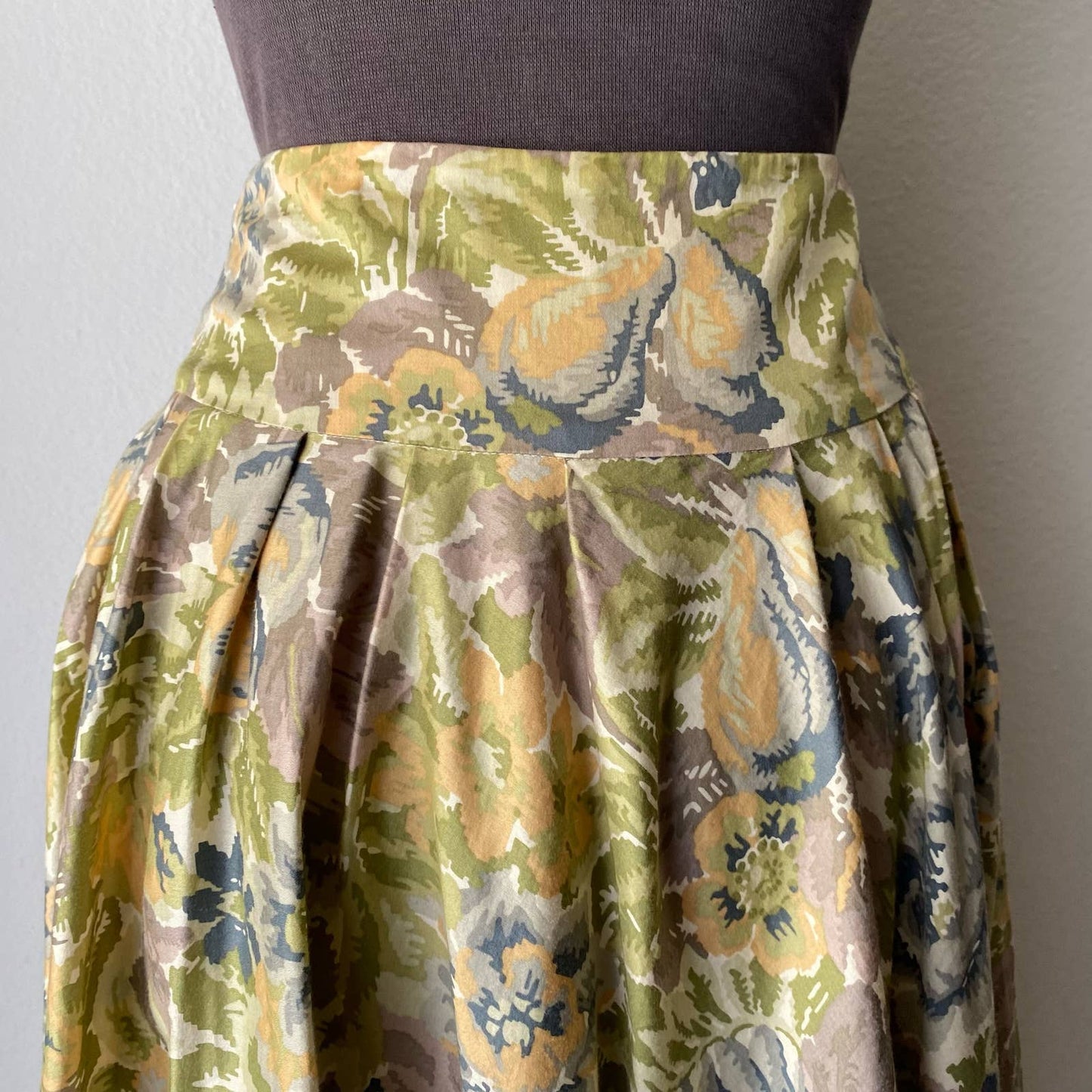DKNY sz 6 floral print midi flared skirt