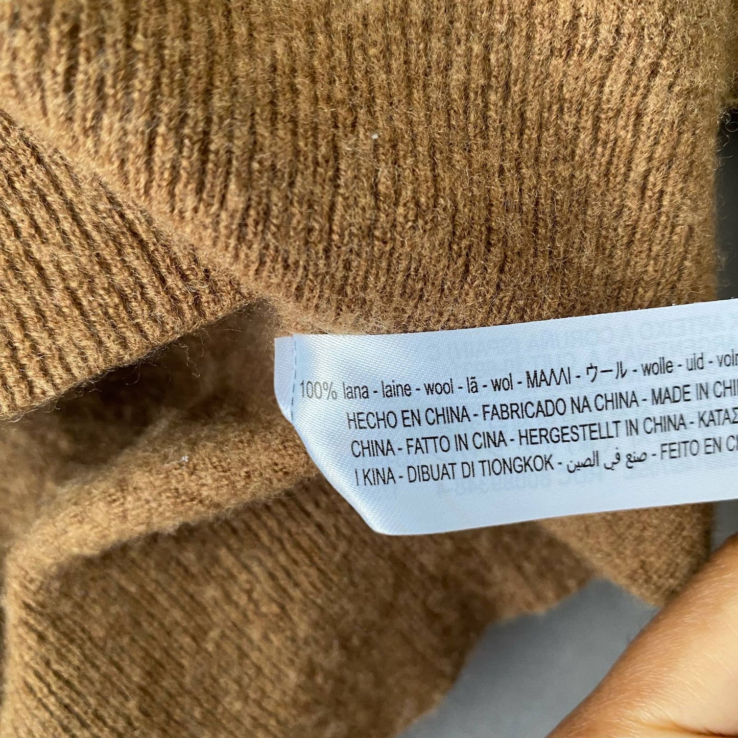 Zara sz L 100% wool v-neck cropped sweater