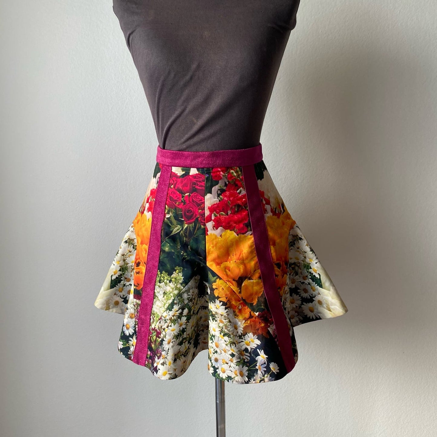 Cameo S floral flare mini skirt NWOT