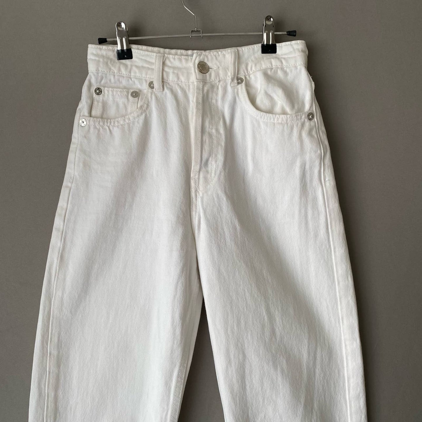 Zara sz 2 high rise cut off hem white jeans