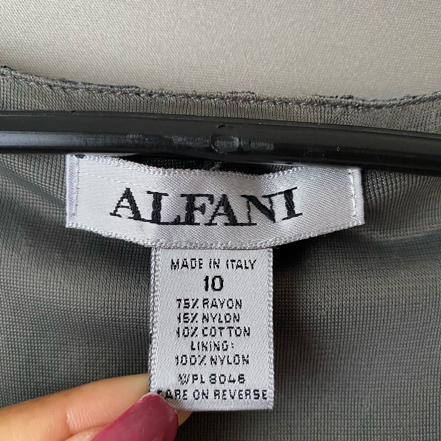 Alfani SZ 10 Italian embroidered sleeveless 90s blouse