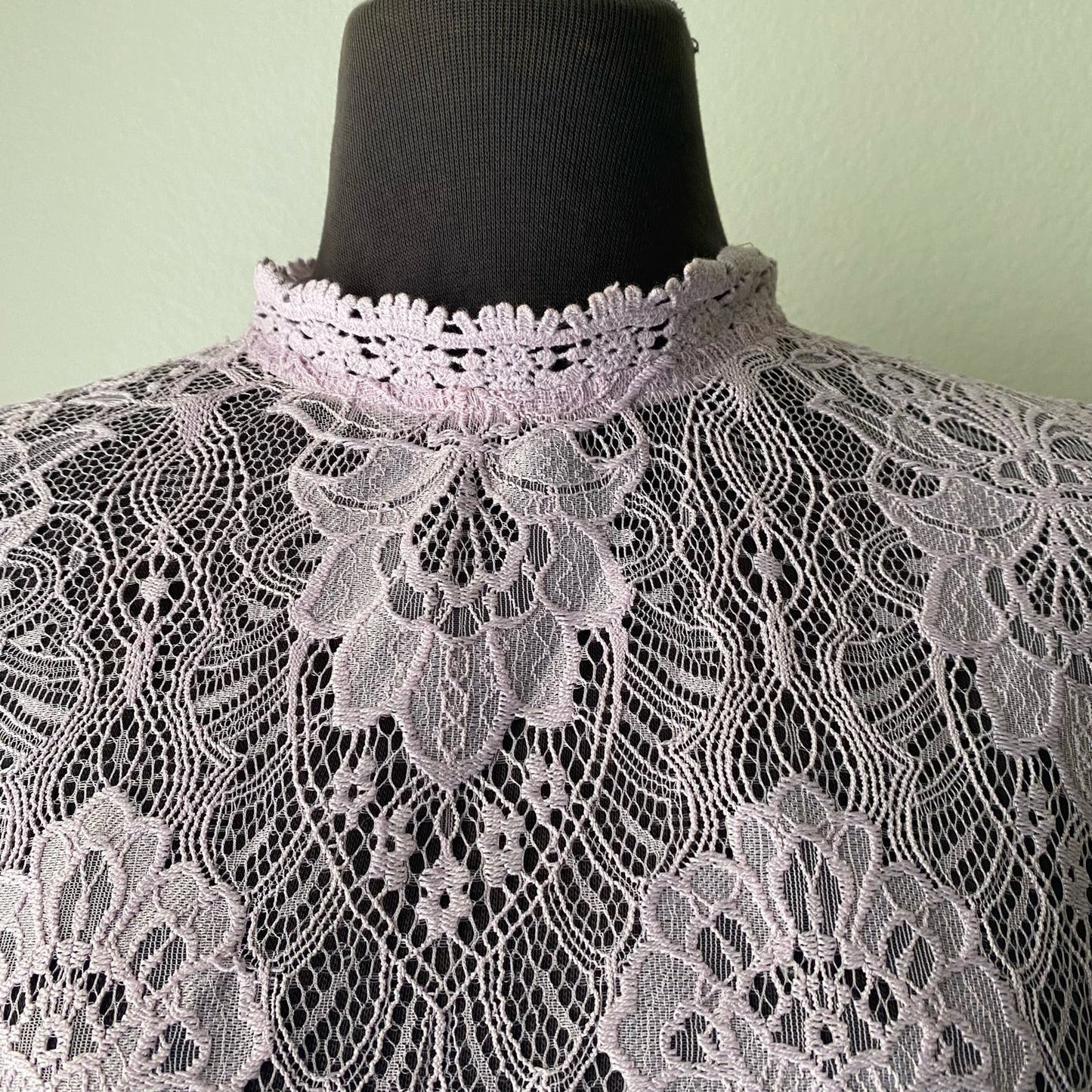 Forever21 sz M lace purple sheer cropped blouse