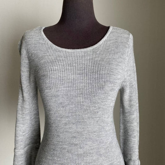 Lauren Conrad sz XS  bell sleeve Split on side comfy fitted sweater