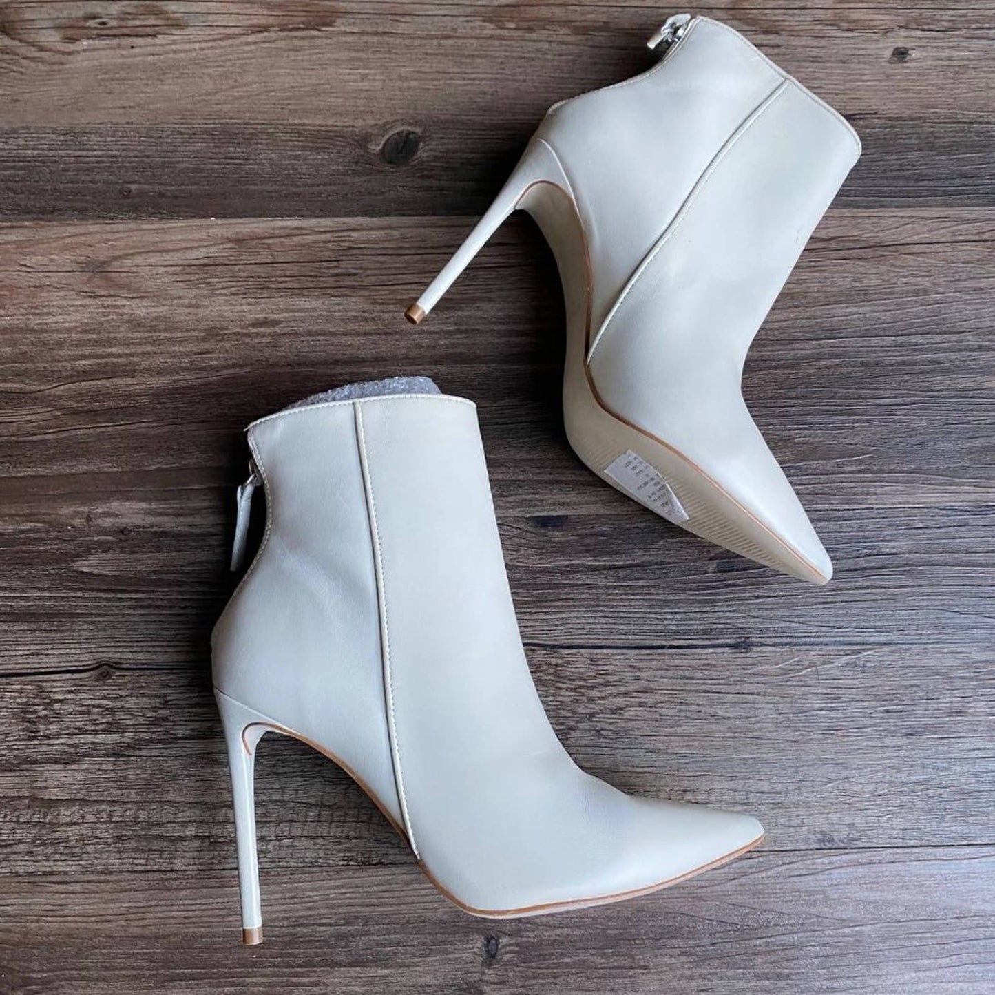 Steve Madden sz 6M Womens Via Leather Pointed Toe Ankle Boots Ivory