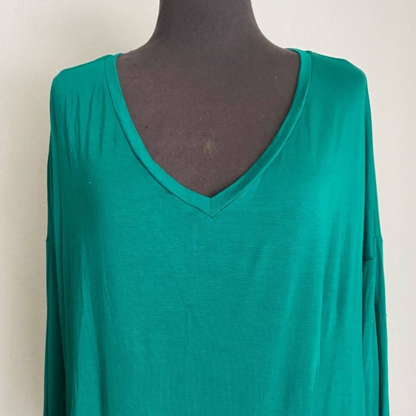 Guess by Marciano sz XS Long sleeve V Neck oversized comfy blouse NWT