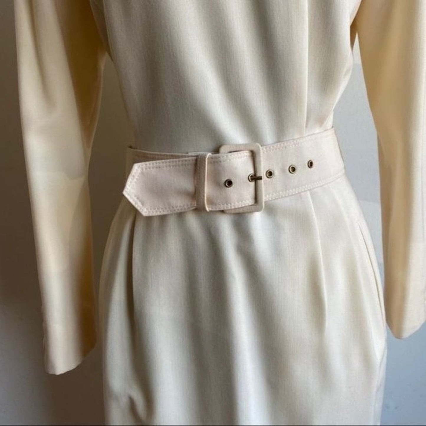 Alex de Bolzan sz 6 Vintage buttoned back belted 100% pure wool dress