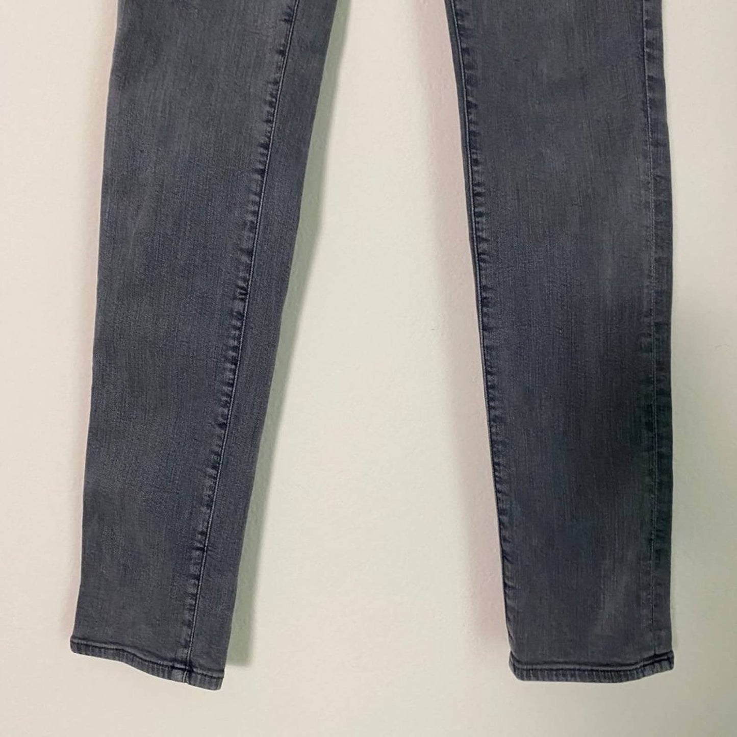 AG Adriano Goldschmied sz 27 The legging super skinny fit jeans