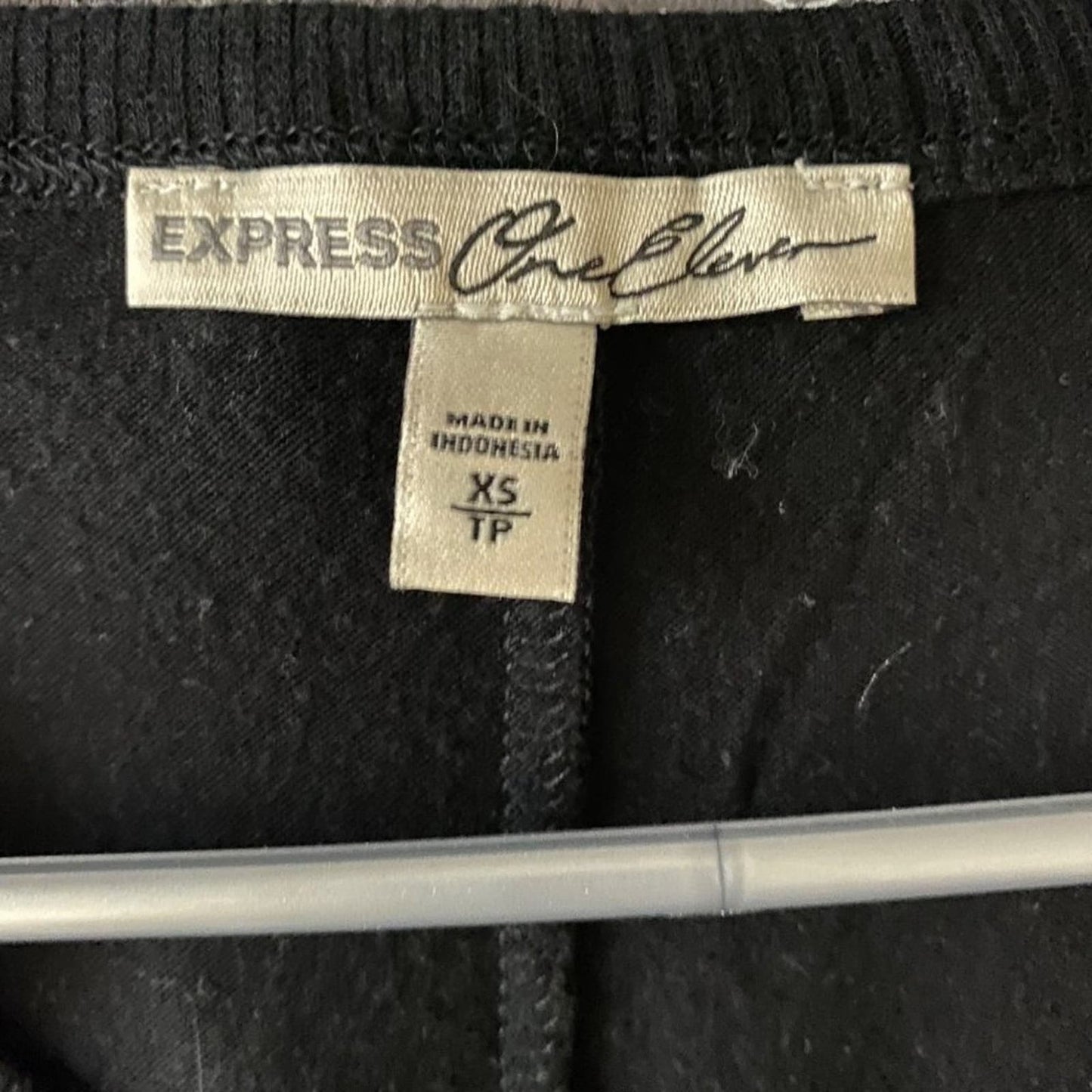 Express sz XS Long sleeve V Neck comfy boho keyhole high low knit top shirt