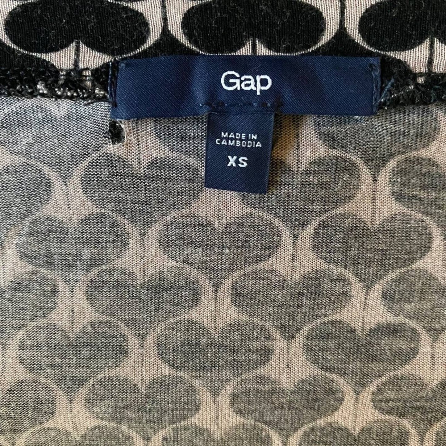 Gap sz XS Long sleeve heart print scoop neck shirt blouse