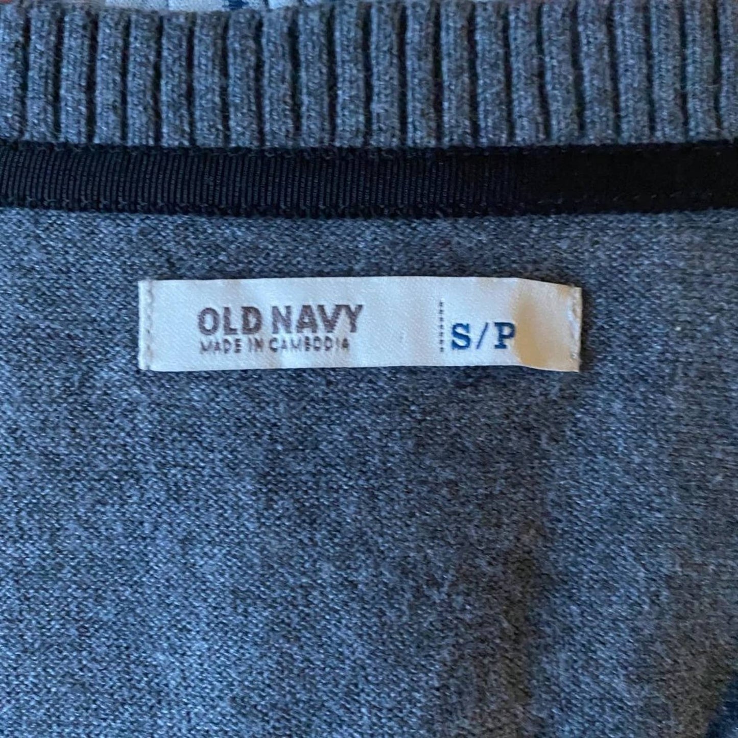 Old Navy sz S cotton Long sleeve V Neck geo print sweater