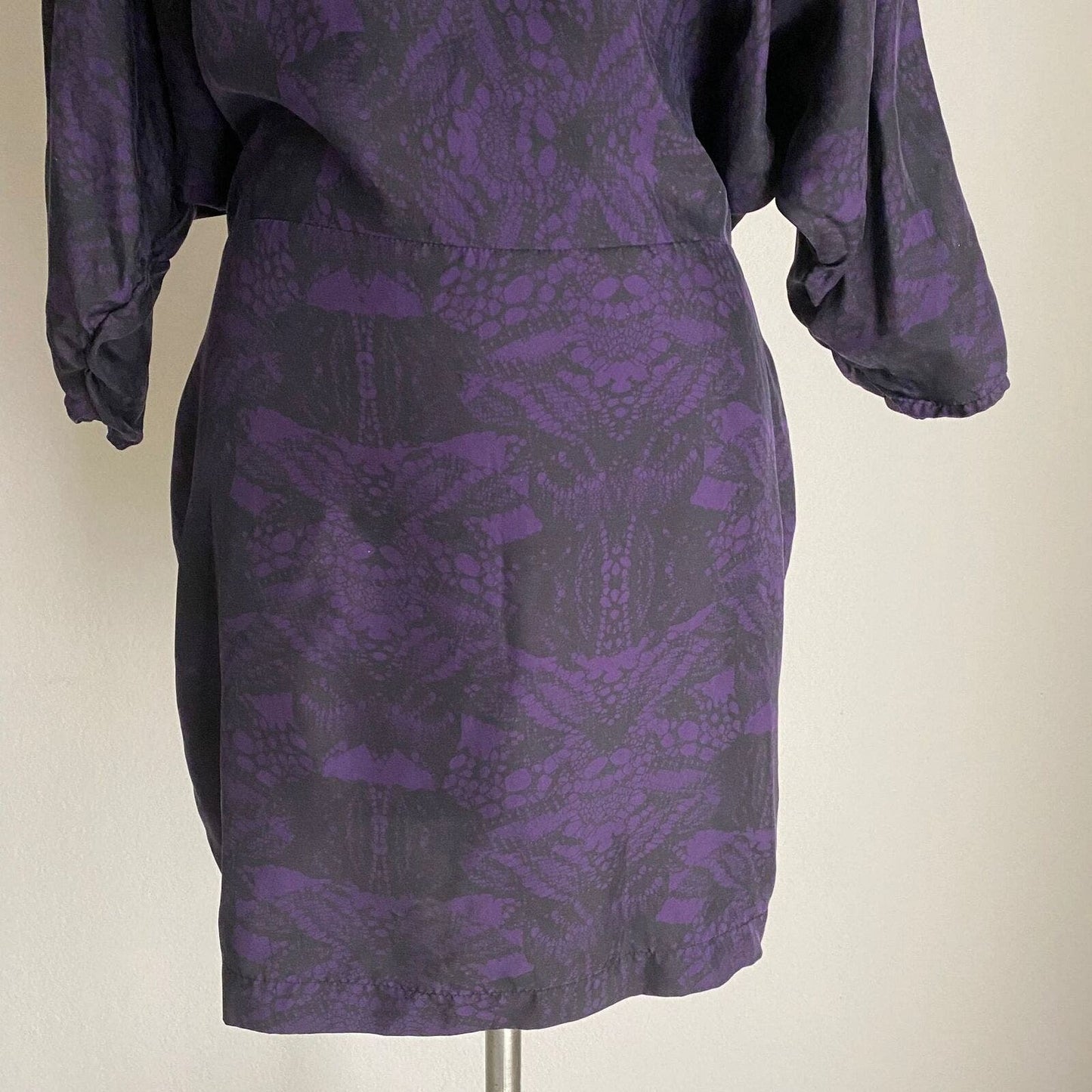 Dolce Vita sz M 100% silk back cutout mini dress