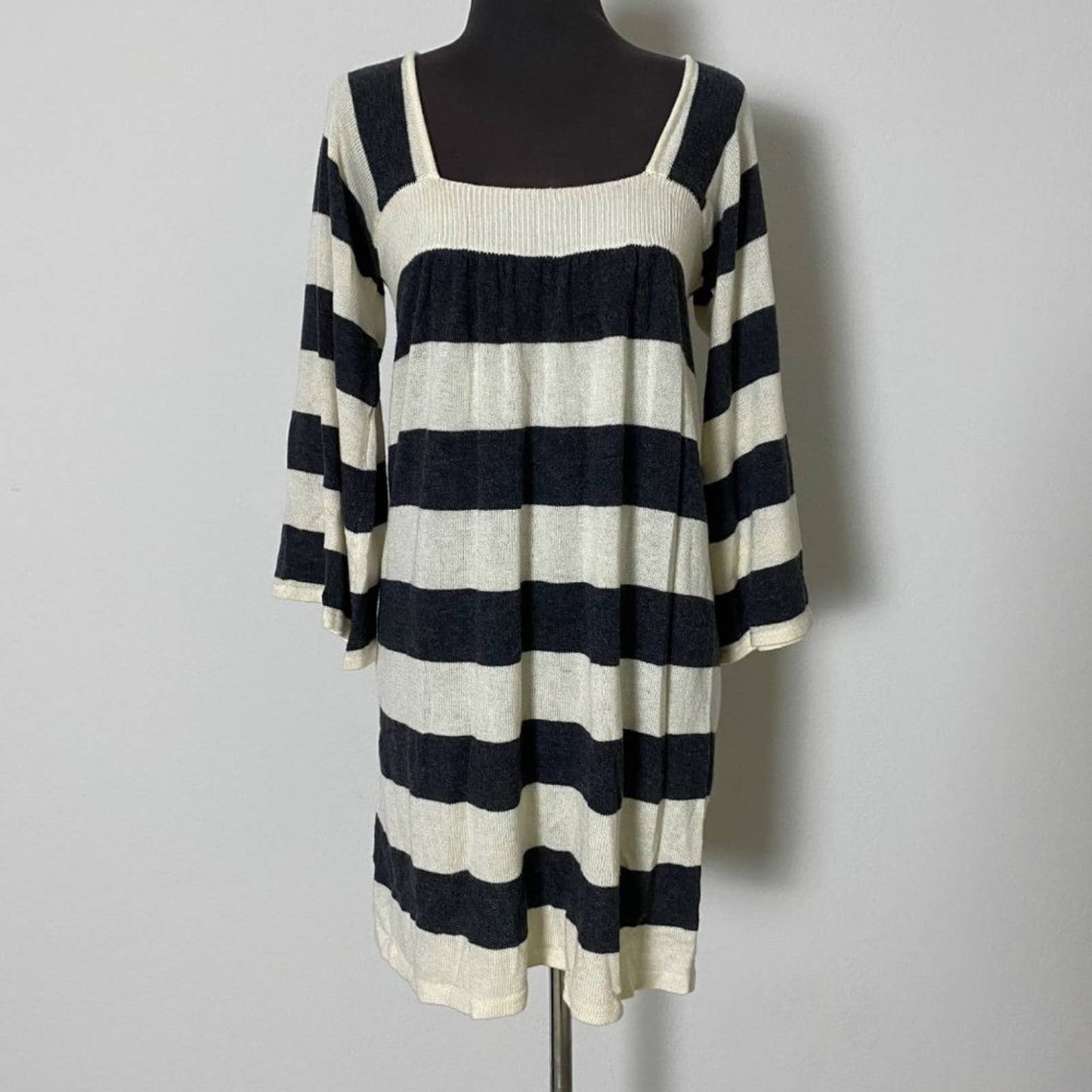 Express sz M Wool long sleeve scoop stripe fit flare midi dress
