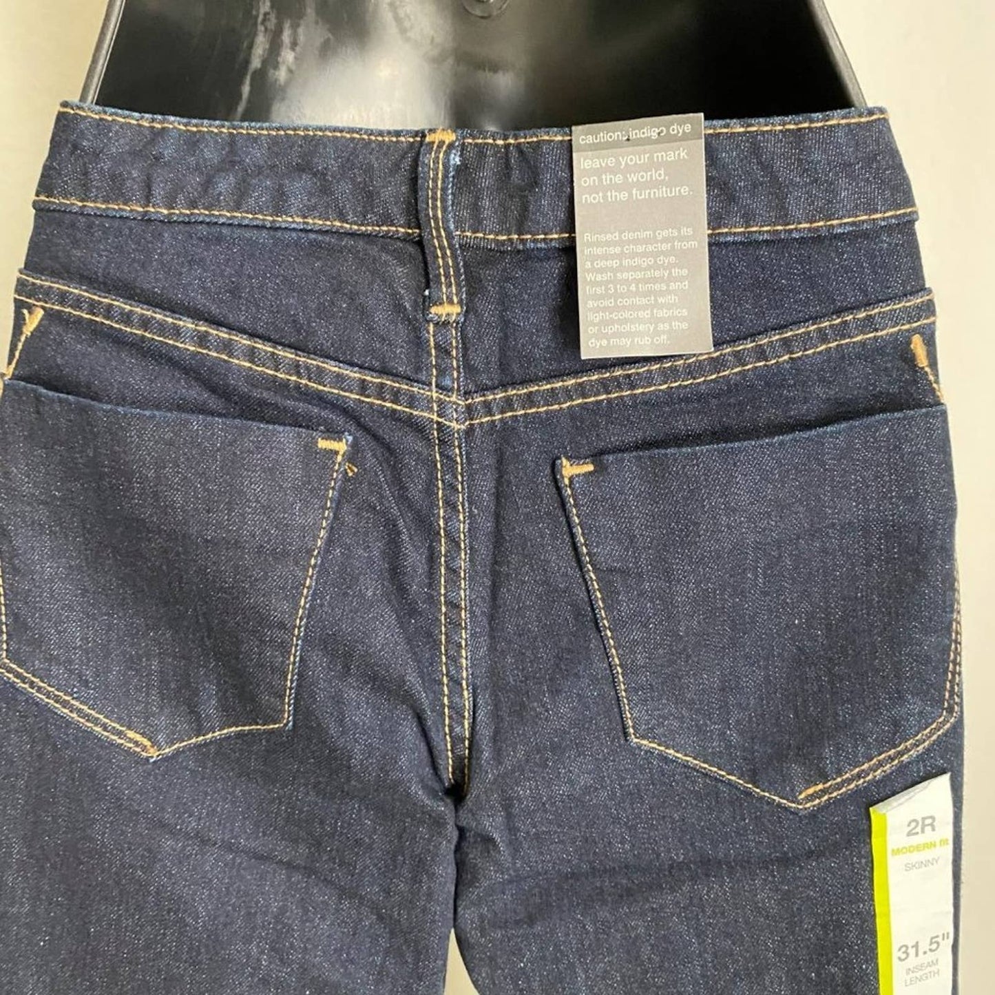 Mossimo sz 2 lyrca modern fit skinny dark denim jeans