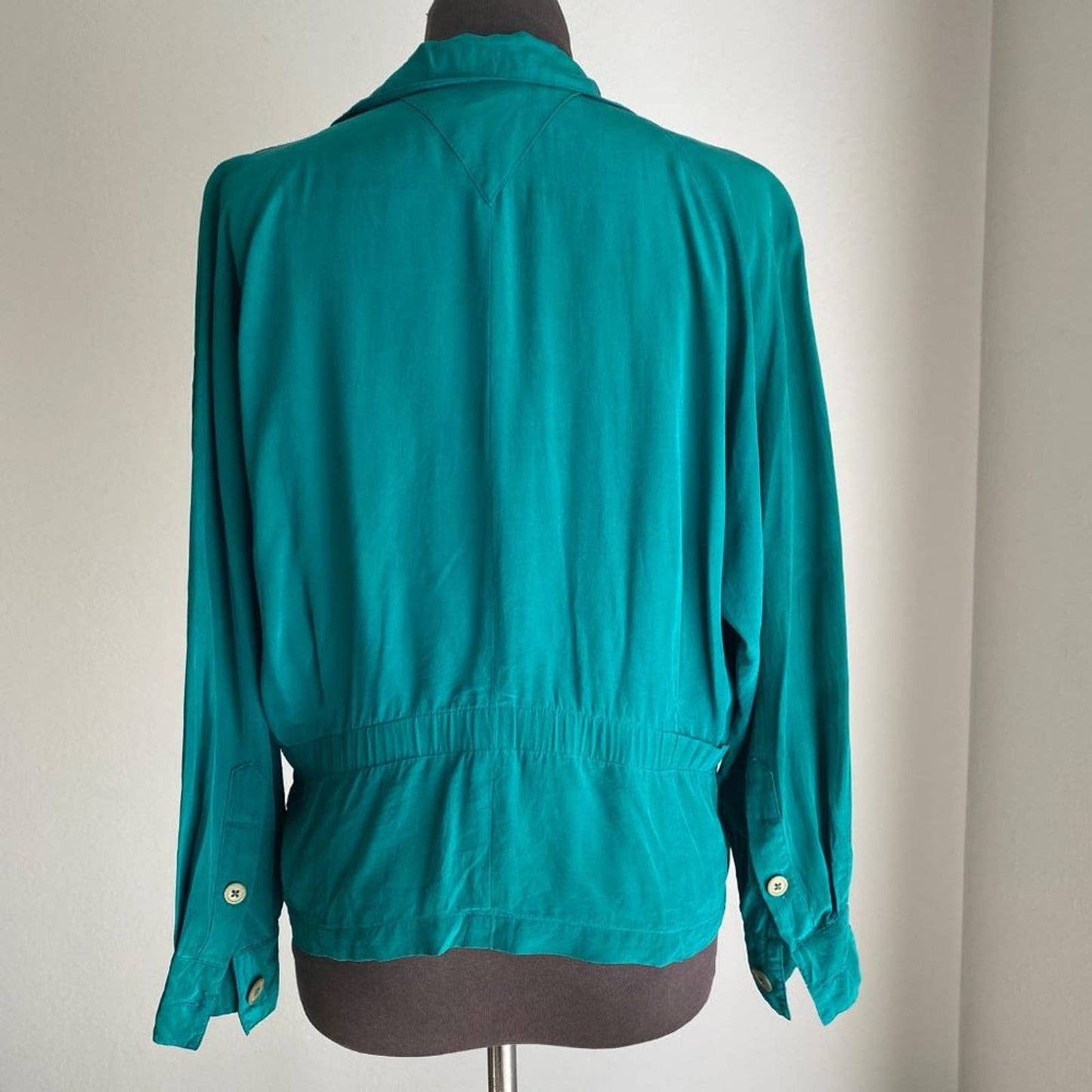 *Vintage* Ellen Tracy sz 4 Long sleeve  100% Silk 80s blazer