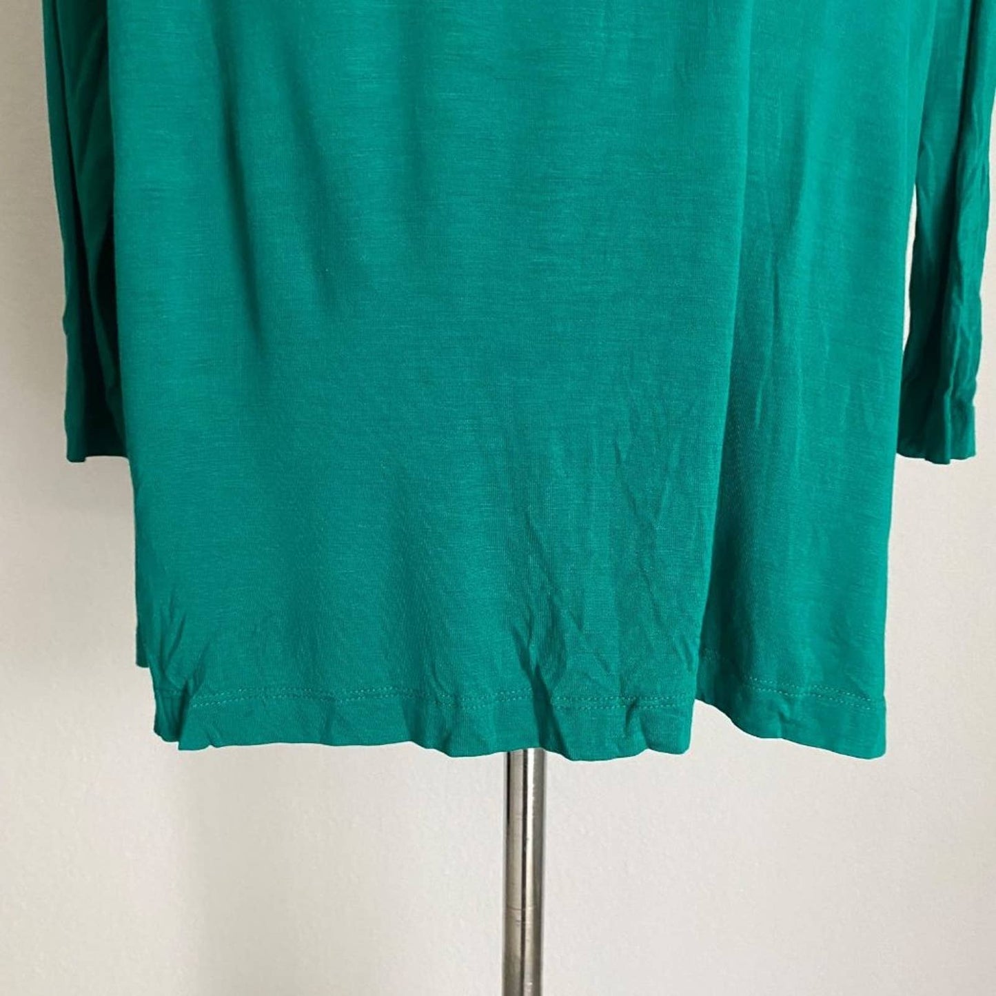 Guess by Marciano sz XS Long sleeve V Neck oversized comfy blouse NWT