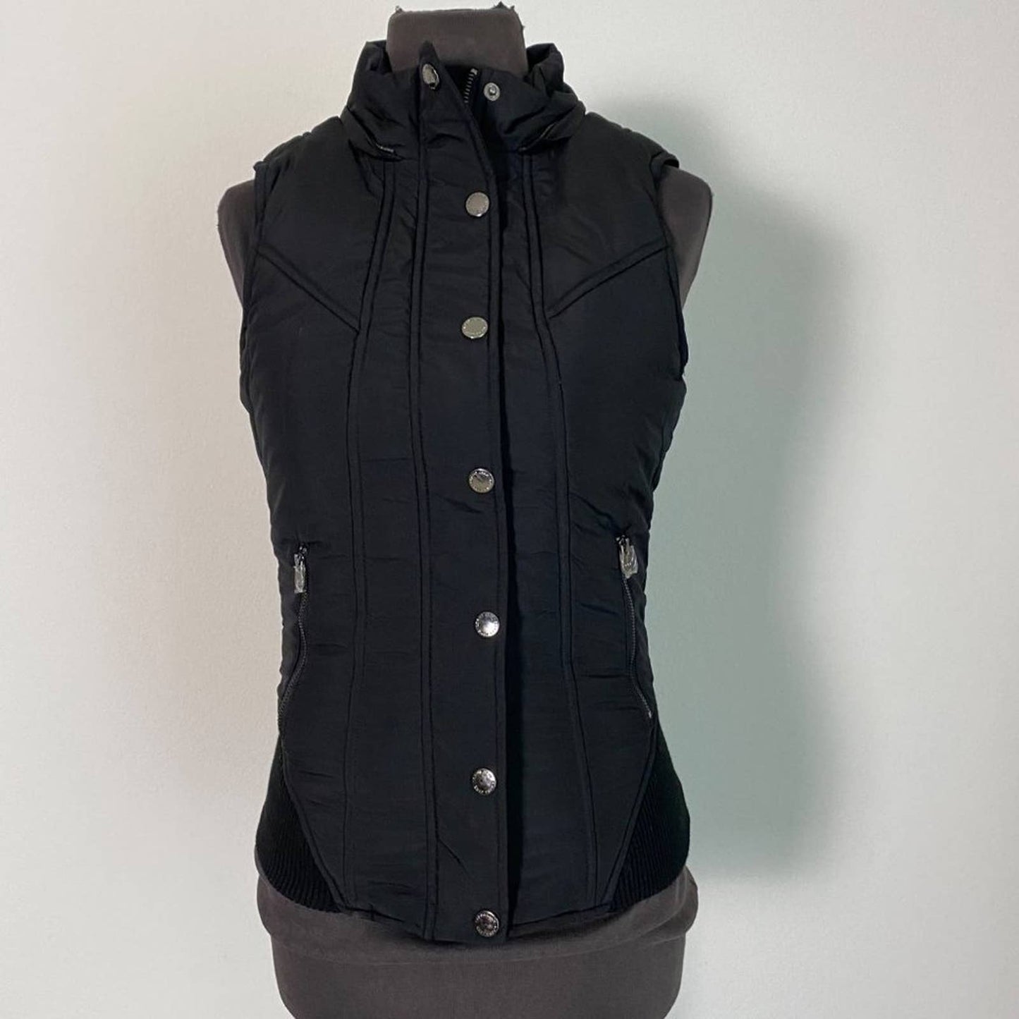 Lorna Jane sz S Cindy hooded puffer fitted puff vest NWT