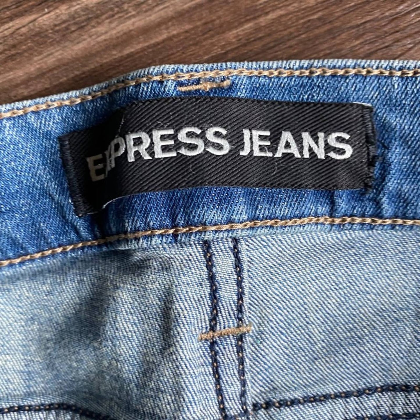 Express Jean sz 4 Cut off short faded jean NWT
