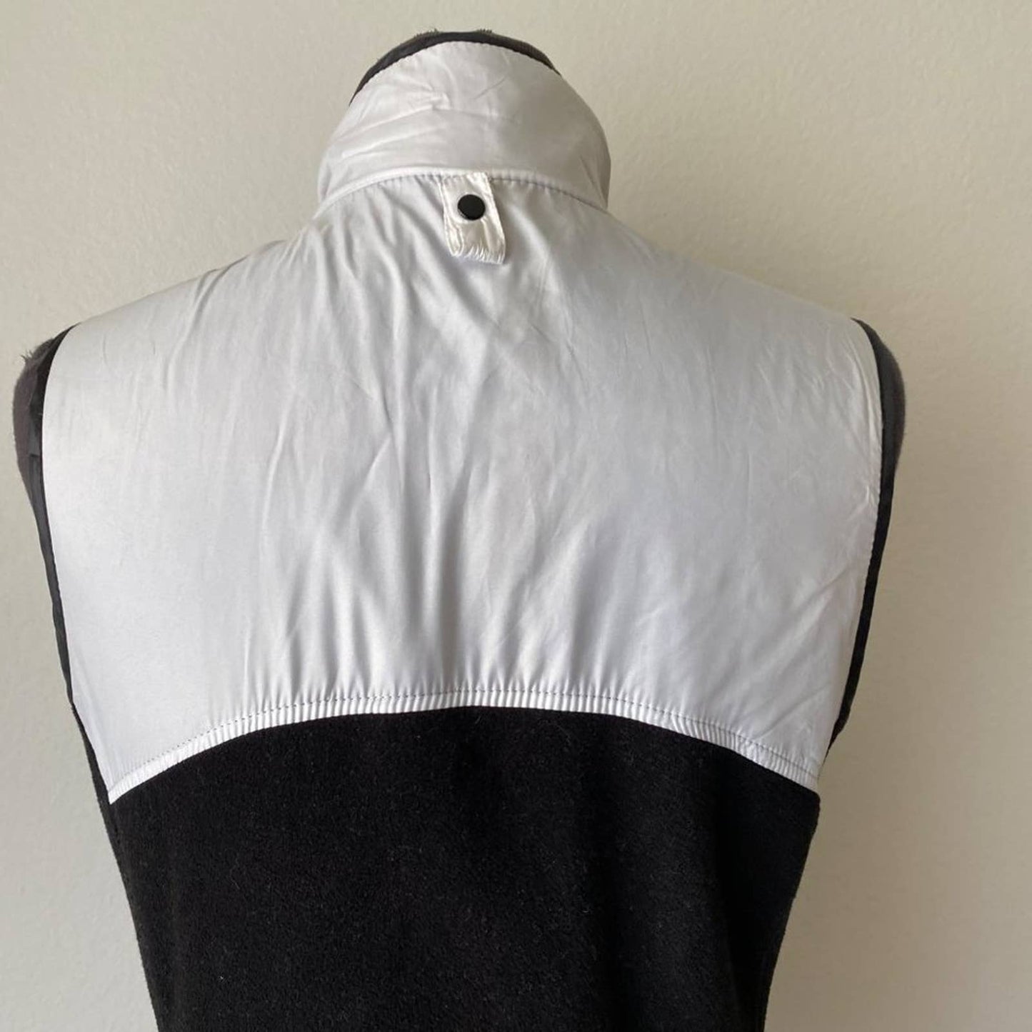 Victoria Secret VSX Sport sz S Sleeveless sport jacket zip vest with side pock