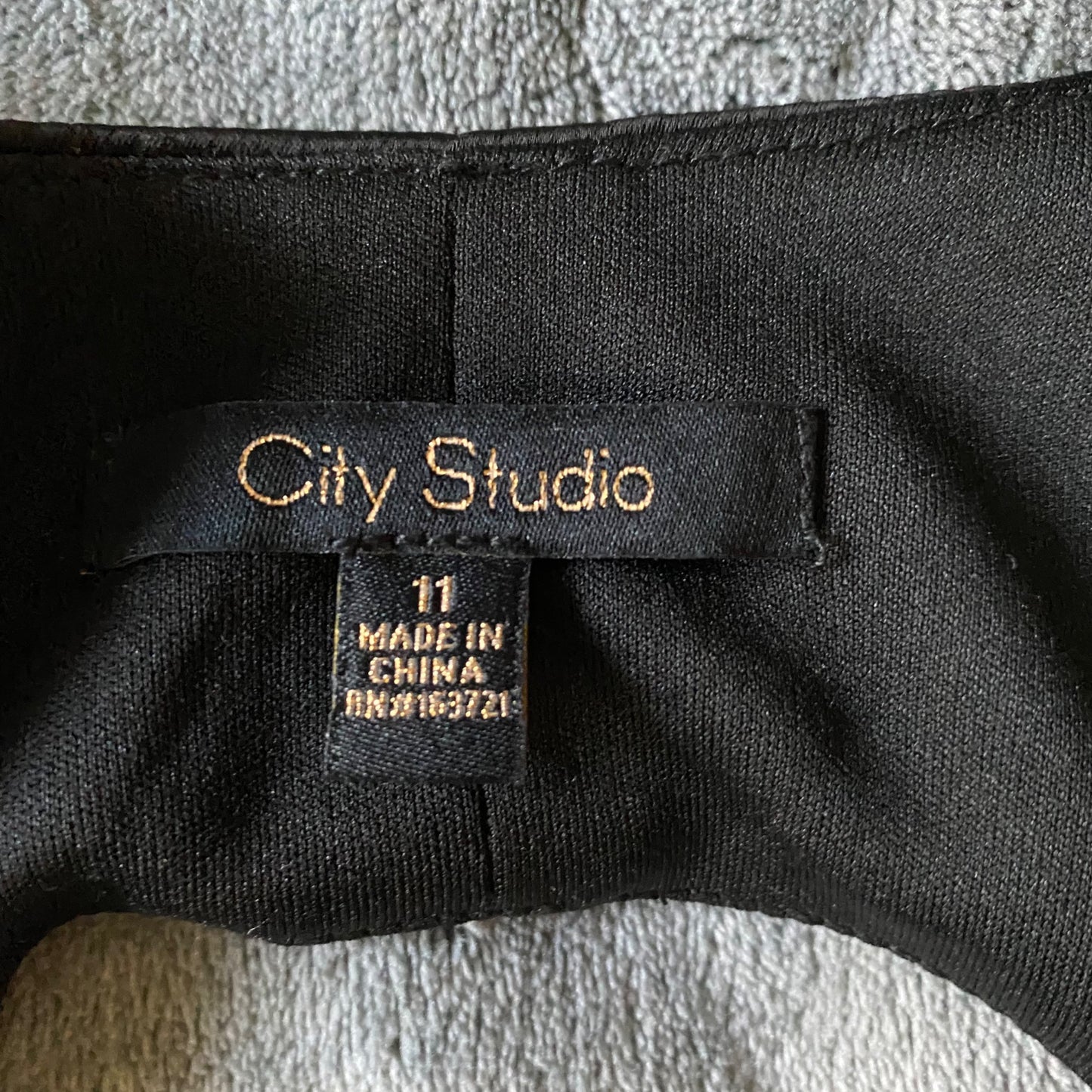 City Studio sz 11 core social long social back cut out blazer