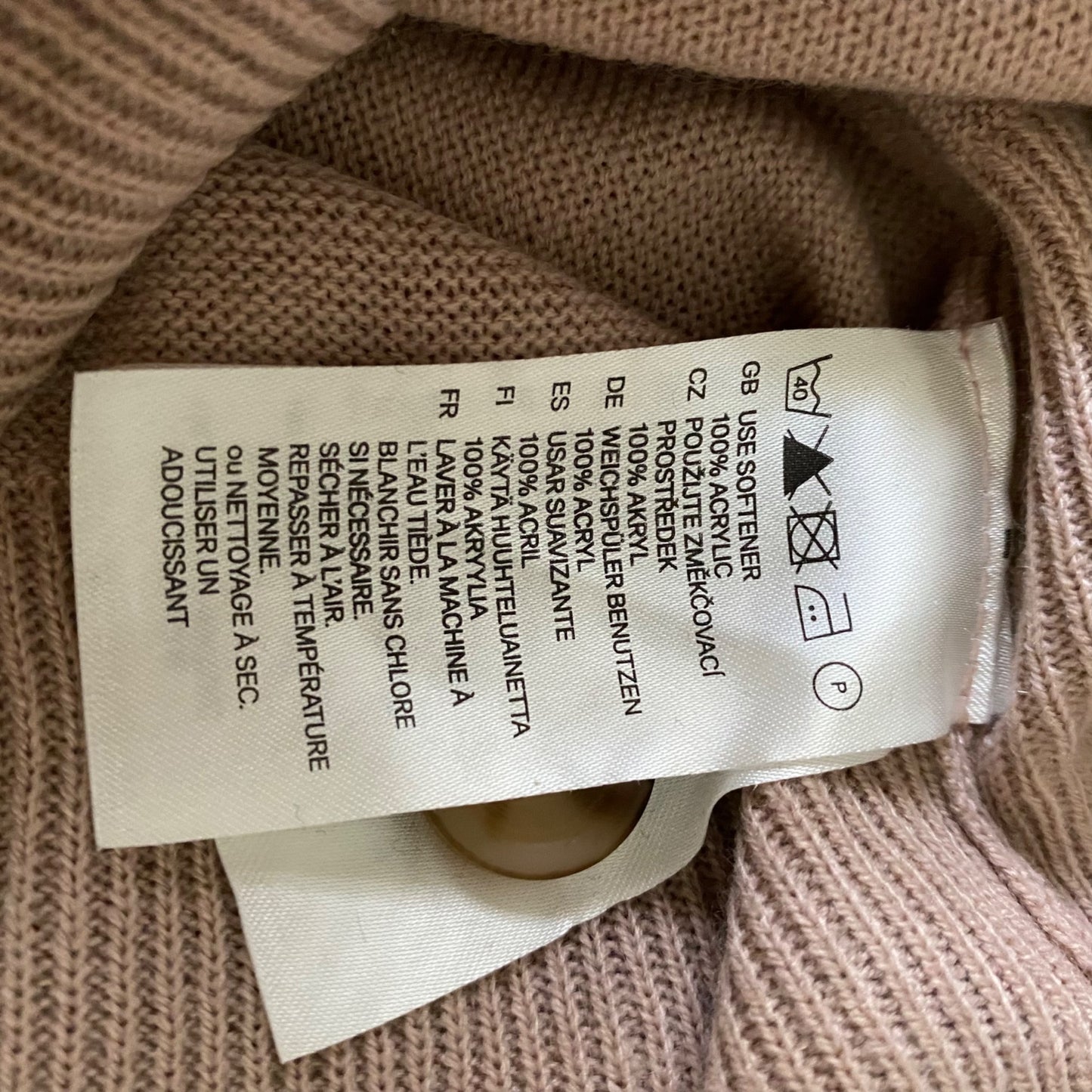 H&M sz S long sleeve v neck button cardigan sweater