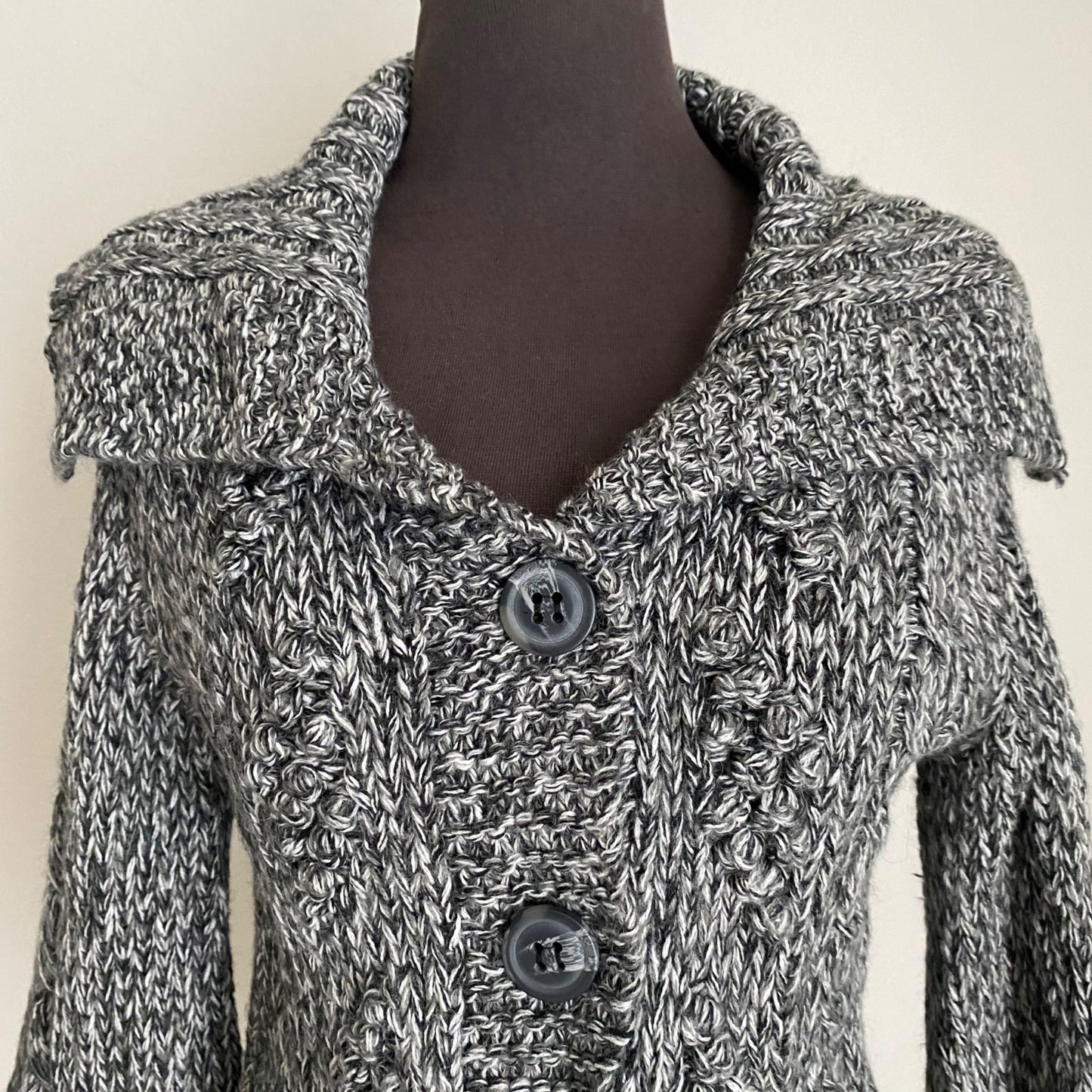 Express sz M cable knit Wool long sleeve button down front cropped knit jacket