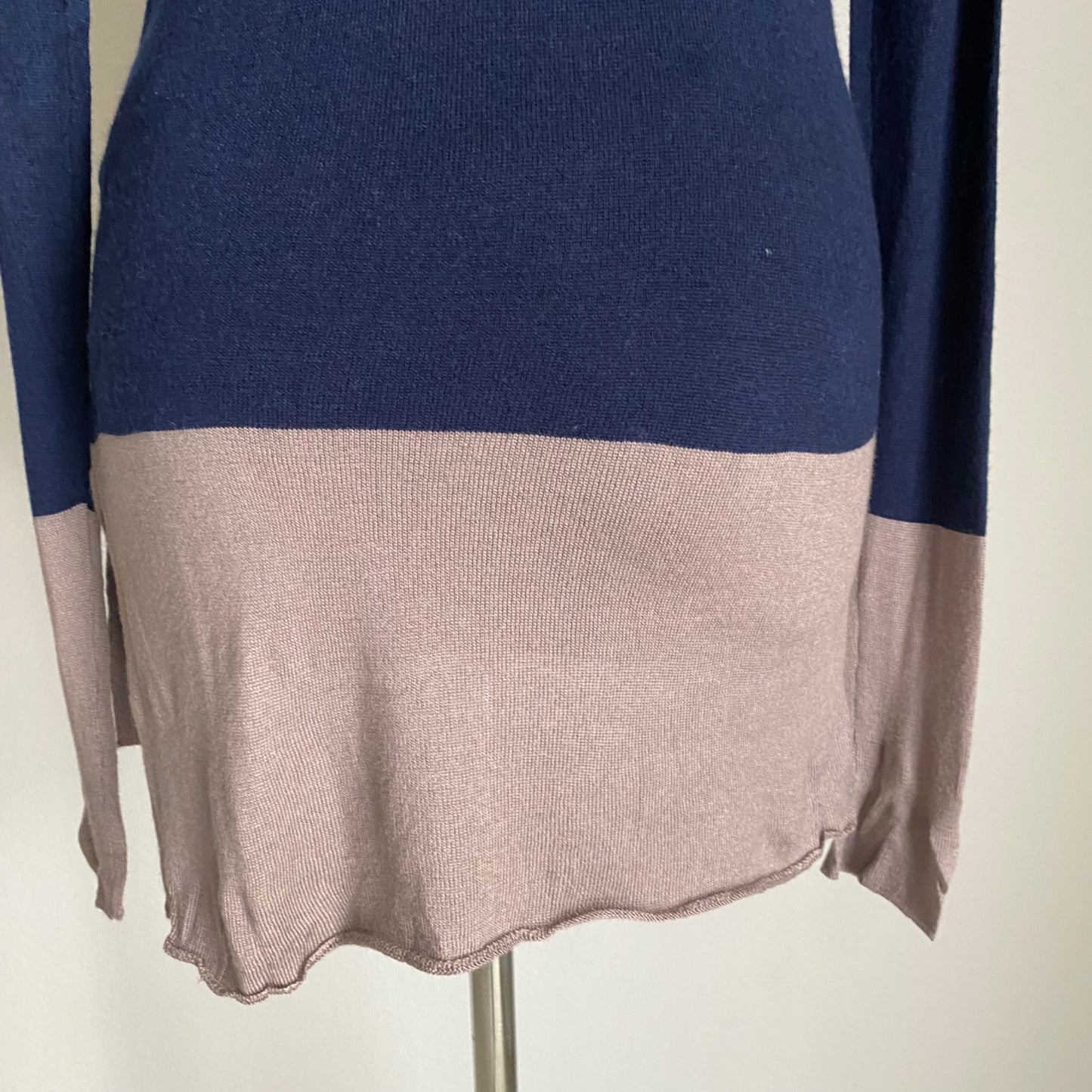 Love Token sz XS long sleeve block color scoop neck sweater