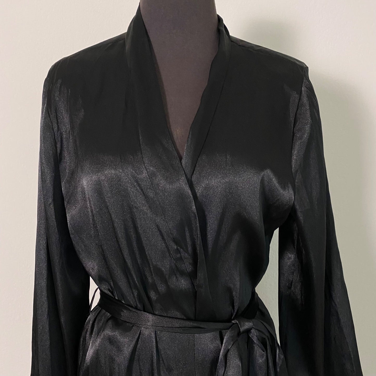 Gilligan & Omalley sz S/M black silky belted self tie robe