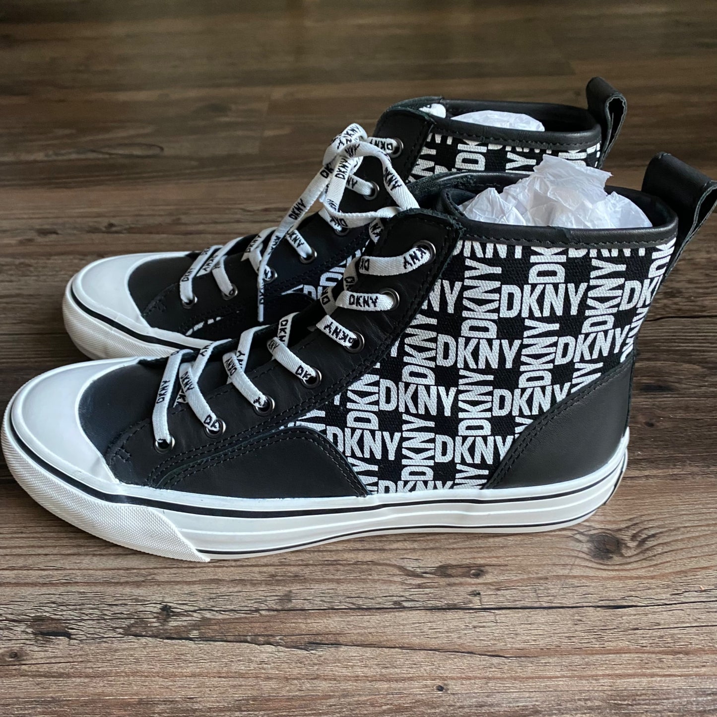 DKNY sz VARIOUS SIZES logo lace up shell toe high top canvas sneakers black NWT