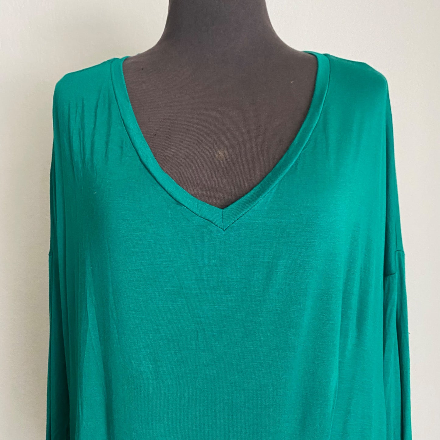 Guess by Marciano sz XS Long sleeve V Neck oversized comfy blouse