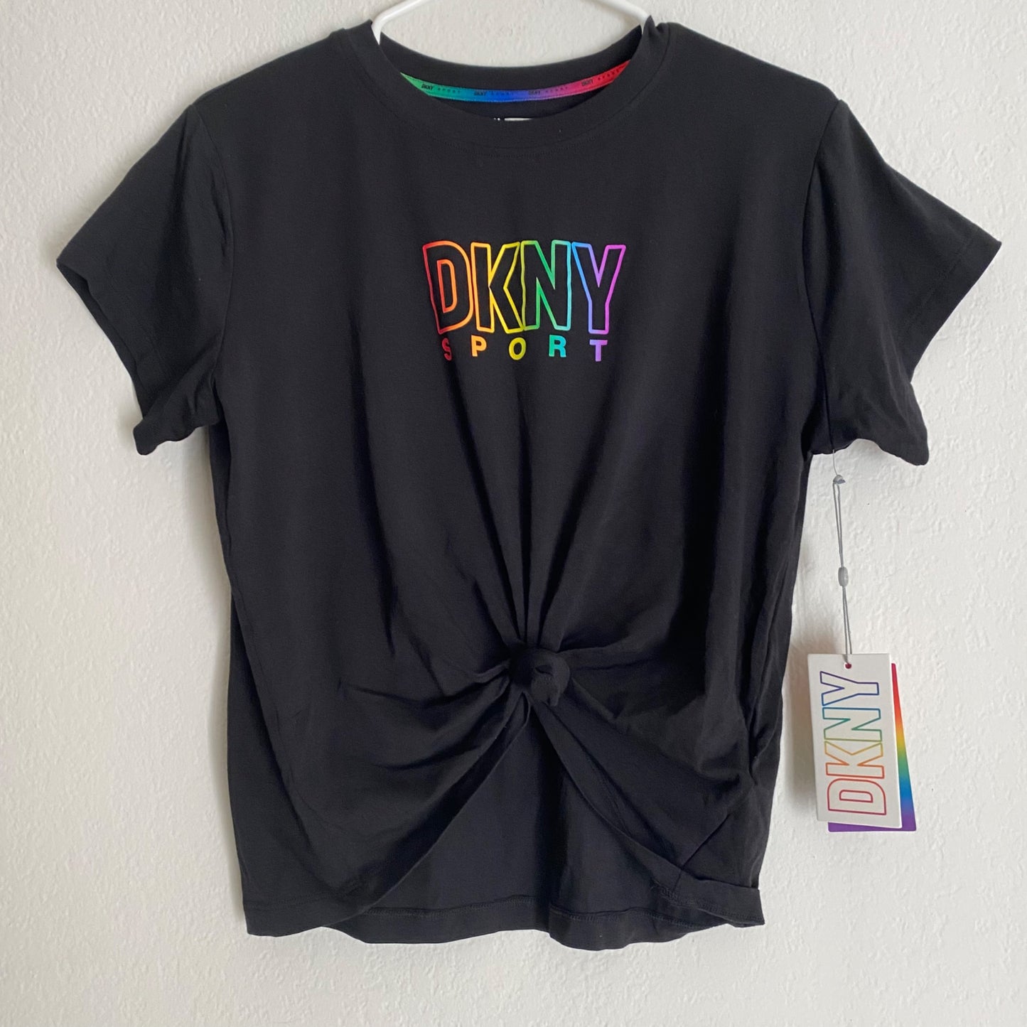 DKNY sz VARIOUS SIZES Women's Pride Logo Knot Front T-shirt In Black