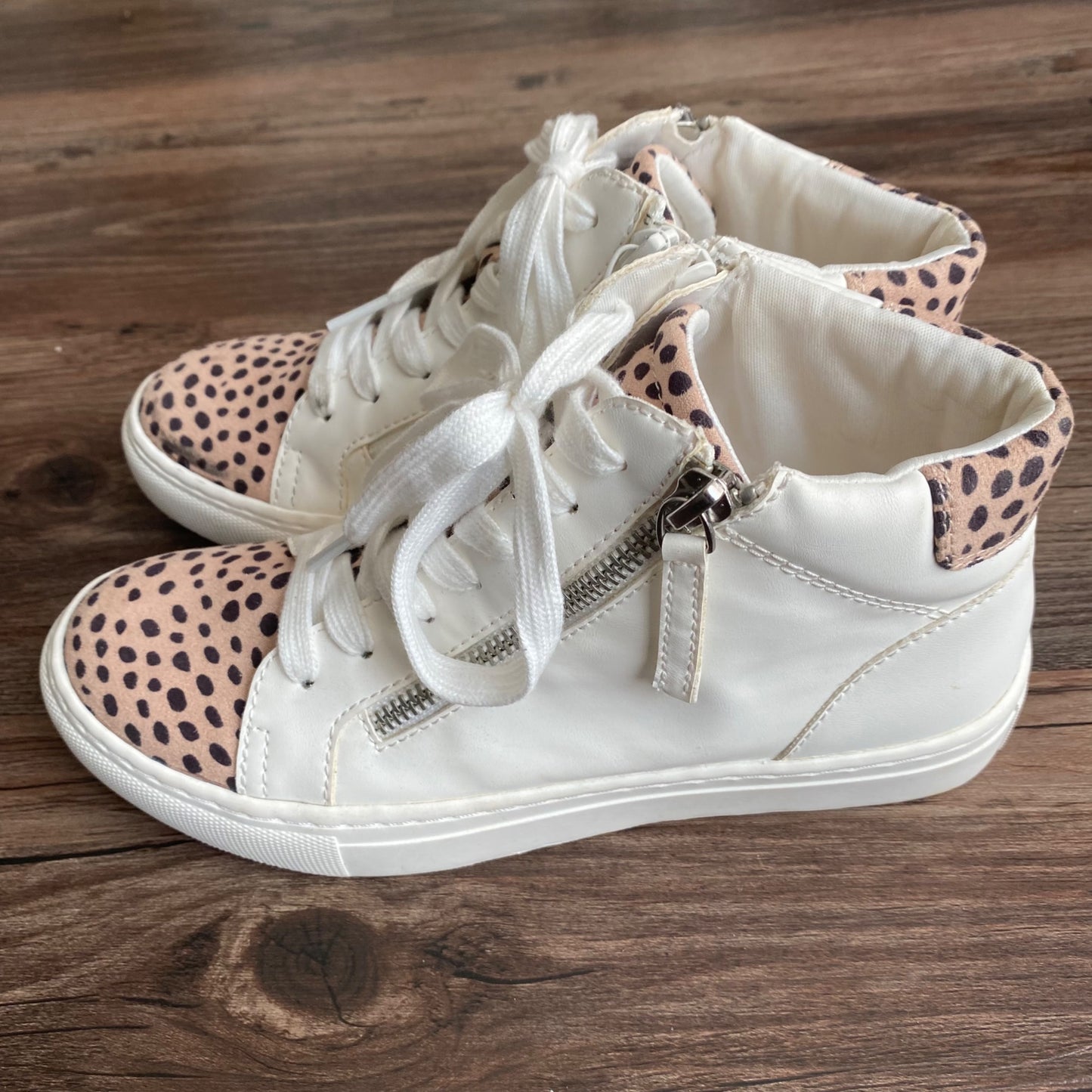 Dolce Vita Sz 6 Poo Bear lace up high top shoes NWT