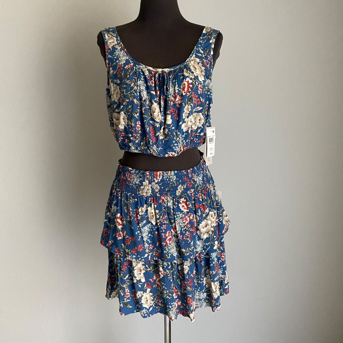 Kingston grey sz L floral crop top and skirt tiered 2 piece NWT
