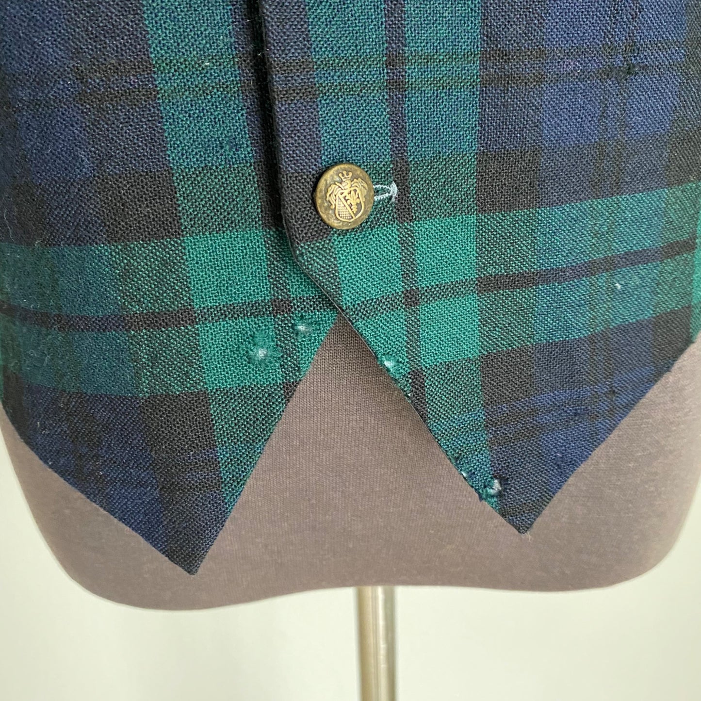 Ingles Buchan sz 40 VINTAGE plaid button v-neck Vest